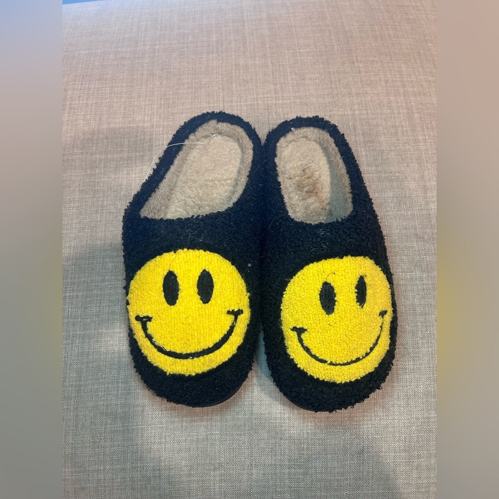 Black Smiley Face Slippers Size 8